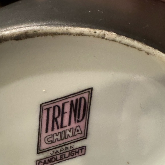 Two-Tone Ceramic Gravy Boat with Underplate - Black and White - Picture 8 of 8